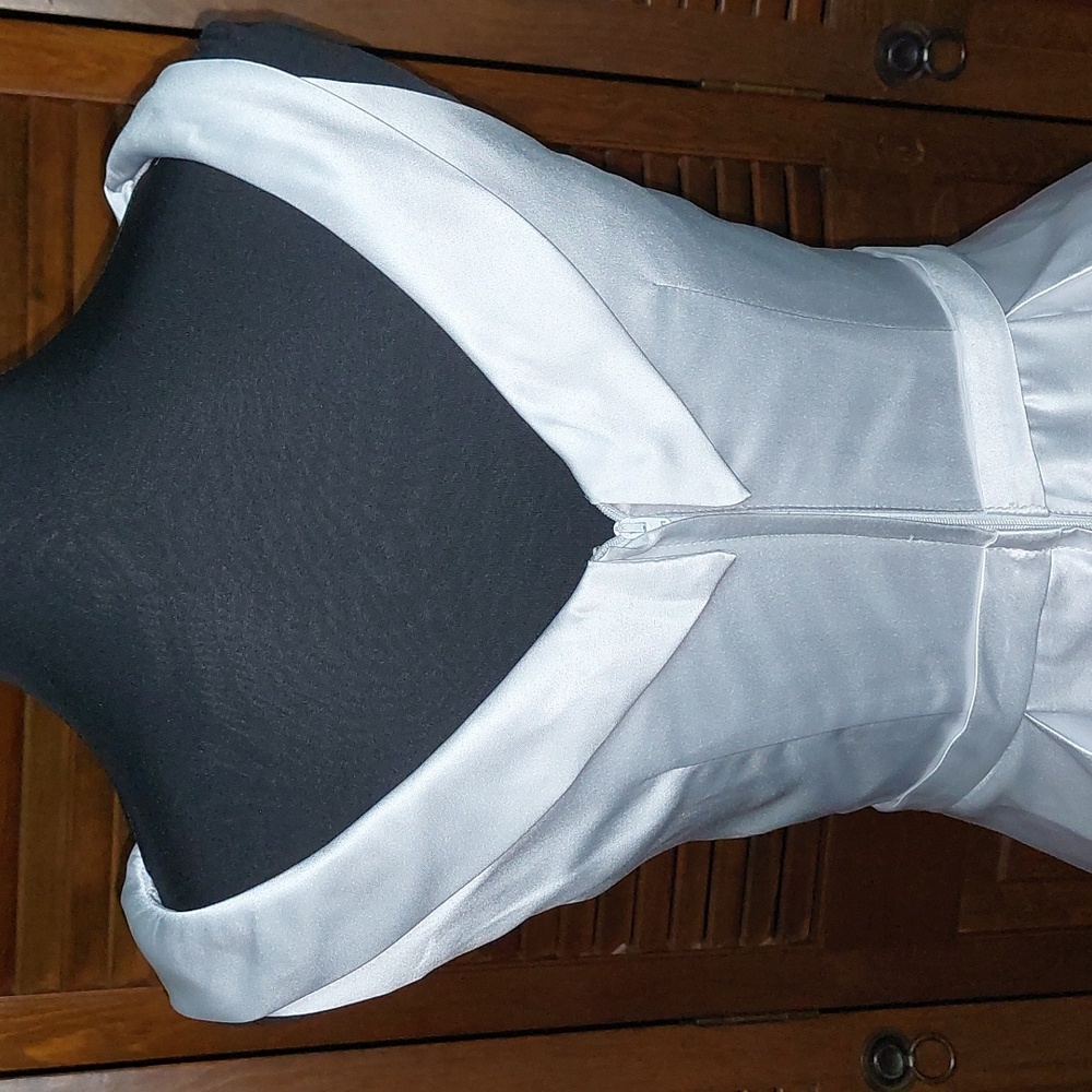 White 1950s Style Satin A-Line Tea Length Wedding Dress and Bow Veil Sz 6 - Picture 8 of 17